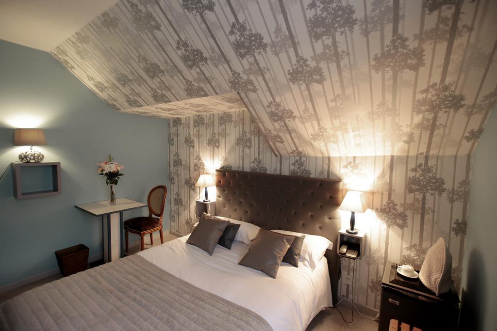 Готель Auberge La Pomme De Pin Senonches Номер фото