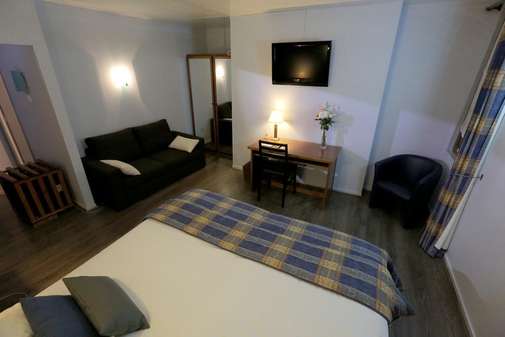 Готель Auberge La Pomme De Pin Senonches Номер фото