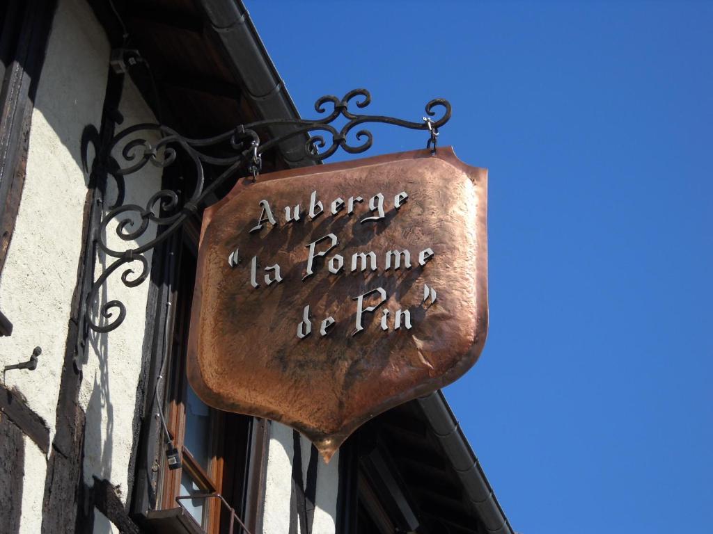 Готель Auberge La Pomme De Pin Senonches Екстер'єр фото