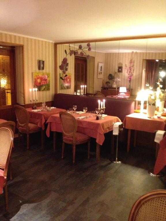 Готель Auberge La Pomme De Pin Senonches Екстер'єр фото